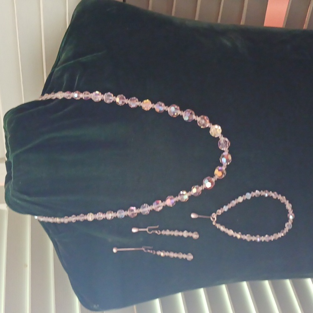A Parure of Austrian Crystal Necklace, Bracelet and Earrings Set